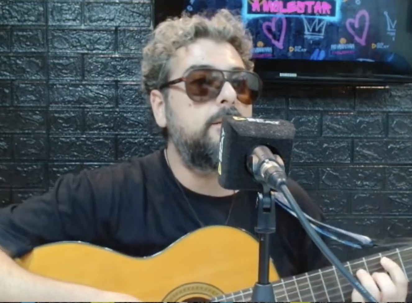 Imagen 1 de "LA BOHEMIA NUESTRA": EL REGALO QUE FABIÁN NAHAS PRESENTÓ EN EL PROGRAMA