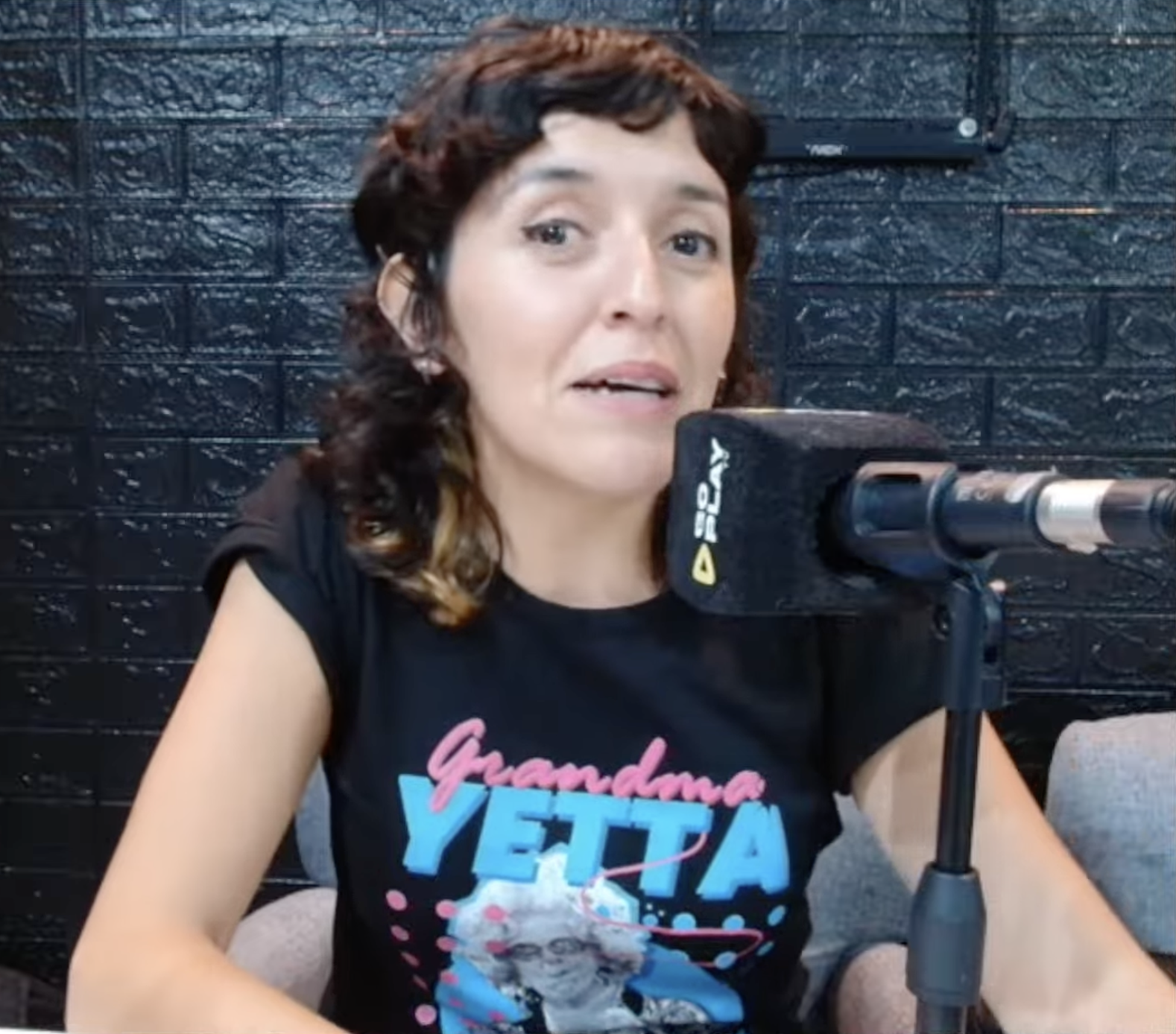 Imagen 1 de “El humor entra como patada de allanamiento”: Juliana González y el desafío de hacer reír sin filtros